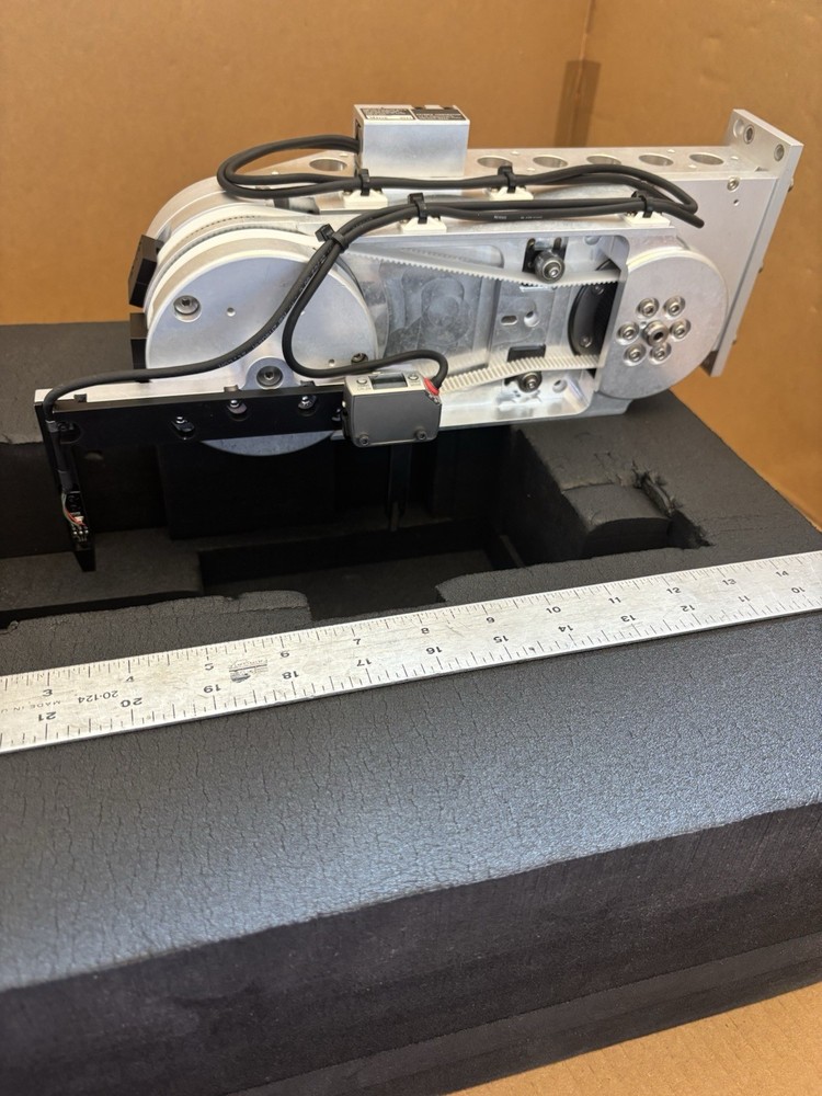 Evident SCARA robotic arm with Keyence Laser Sensor LR-Z