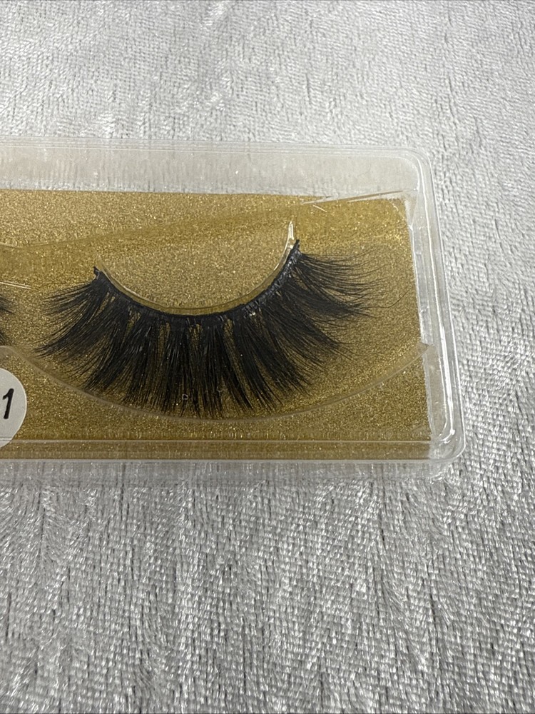 false eyelashes #M01