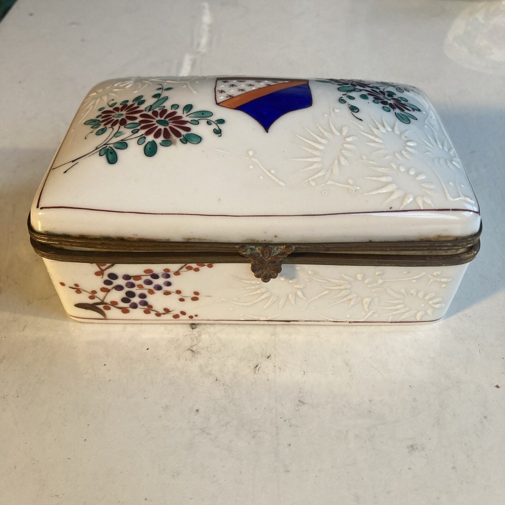 Porcelain Hand Painted Juwelry Or Trinket Box