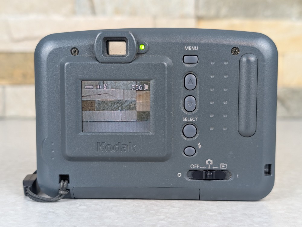 Kodak DC 3200 1.0MP Digital Camera With Case & MEMORY CARD