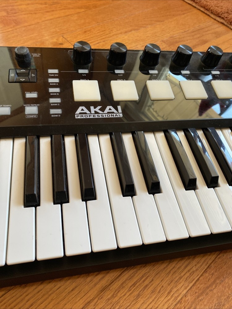 AKAI Advance 49 USB Keyboard Controller