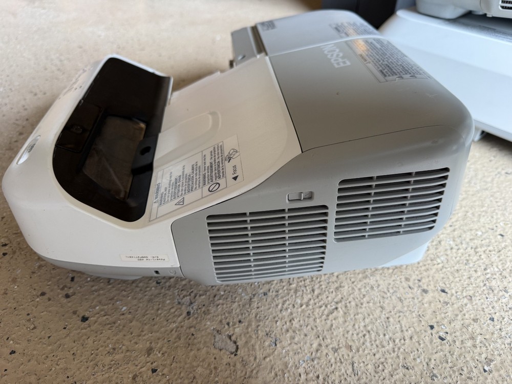 Epson LCD Projector PowerLite 480 Model H485A