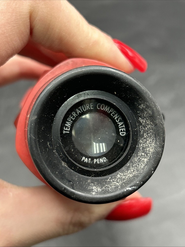 LEICA TEMPERATURE COMPENSATED HAND-HELD REFRACTOMETER See Pics