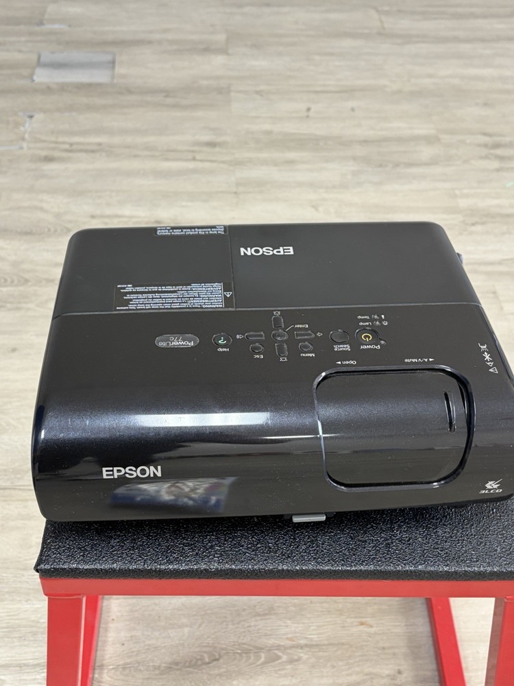 Epson Powerlite 77c EMP-X5  Projector  w/Case, Cords & Manual