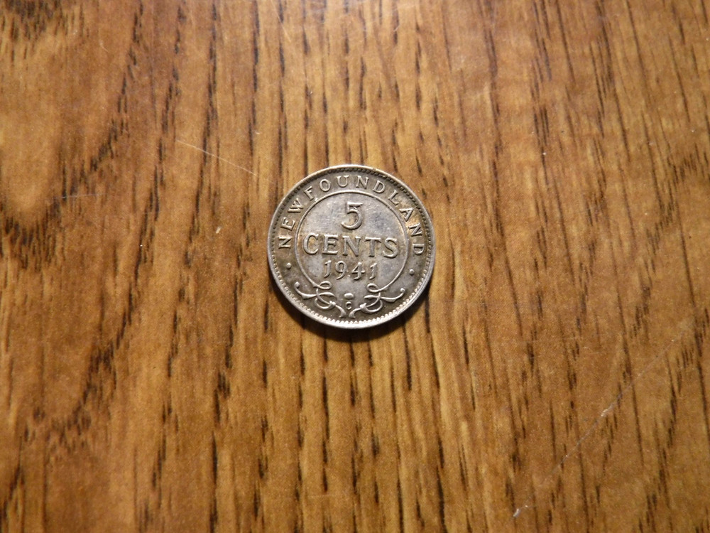 NEW FOUNDLAND 5 CENT 1941 SILVER COIN (944)