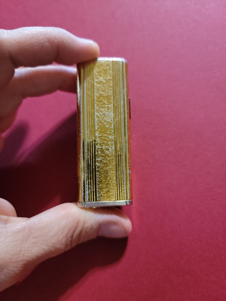 GOLD TEXTURED VERTICAL PUSH DOWN LIGHTER