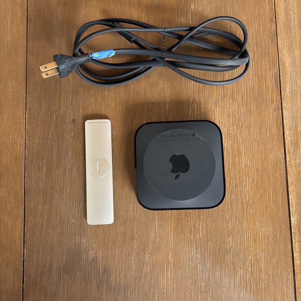 Apple TV 3rd Generation Model A1427 With Silver Remote Works Great!
