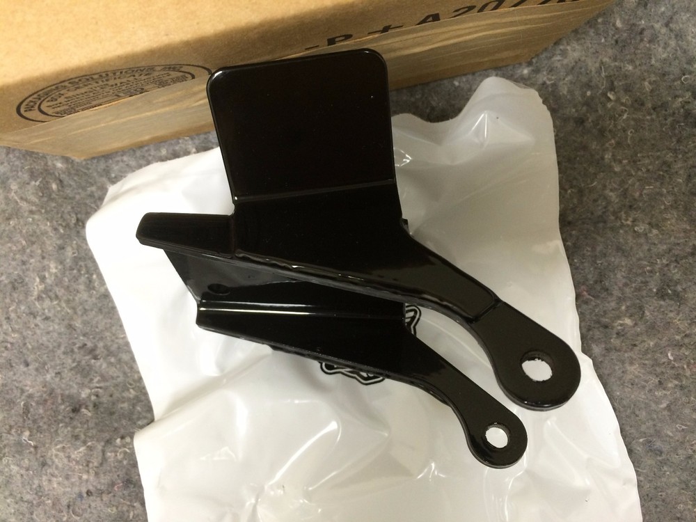 Genuine Harley Seat Mounting Bracket 52256-94A NEW