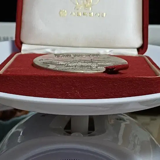 Unknown Authentic Silver Turtle Medal 700g 2625 Don