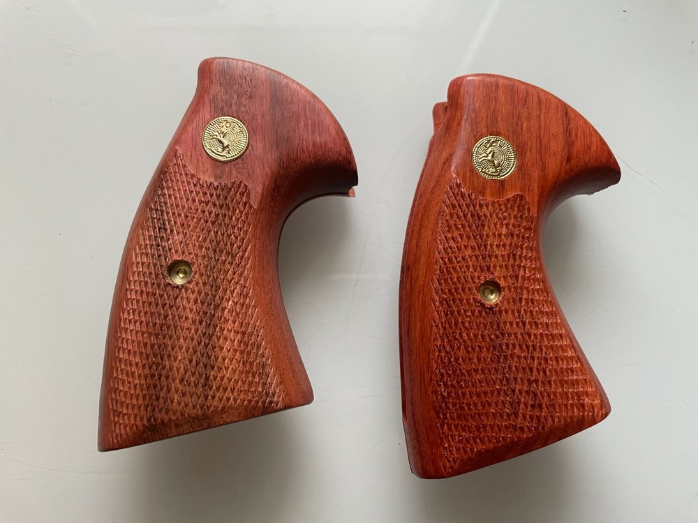 New hardwood grip for COLT PYTHON grips (I, E FRAME) checkered handmade