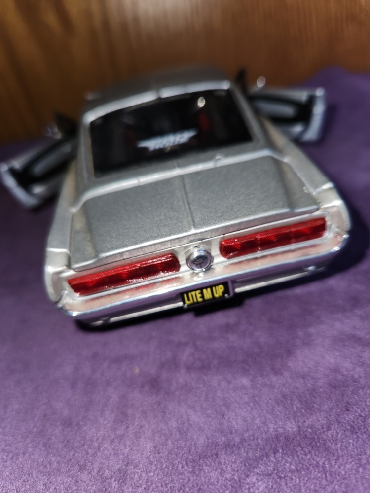 1967 FORD MUSTSNG GT SCALE 1/24