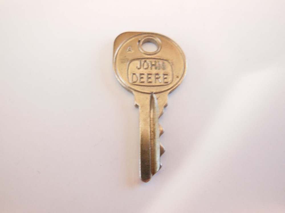 VINTAGE JOHN DEER TRACTOR MOWER KEY 1 3/4"