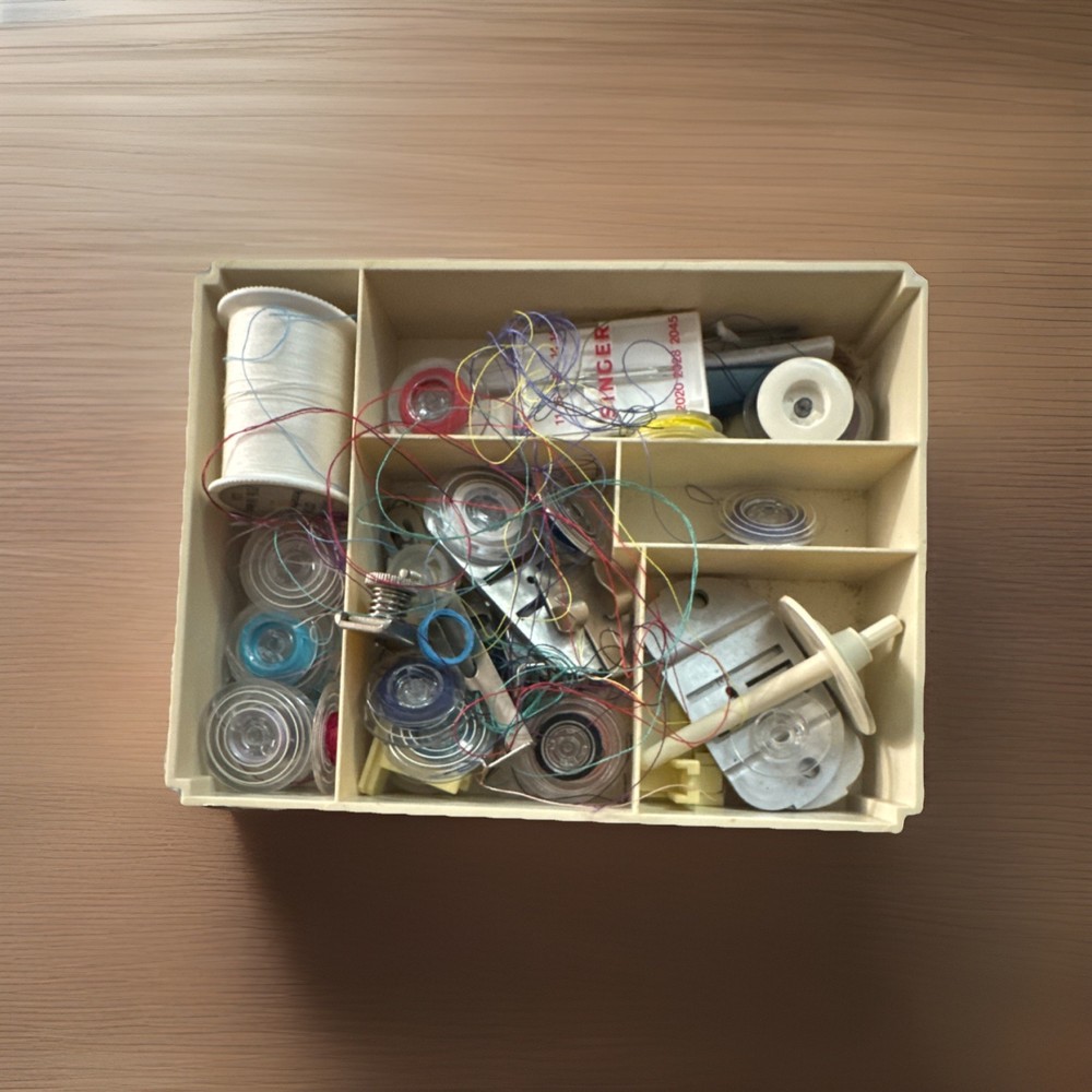 Vintage SINGER Ivory Plastic Spool Bobbin Storage Box