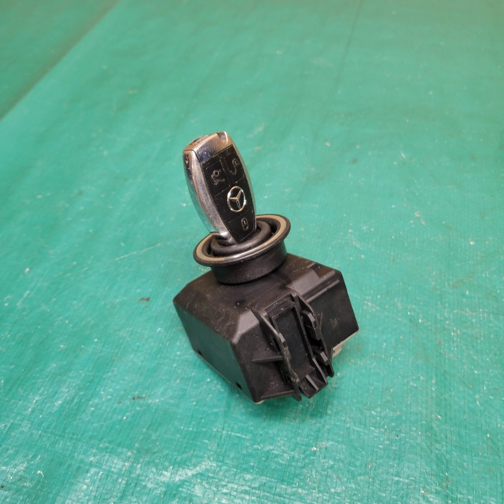 2010-2016 Mercedes W212 E250 E350 E400 Engine Ignition Control Module W/ Key OEM