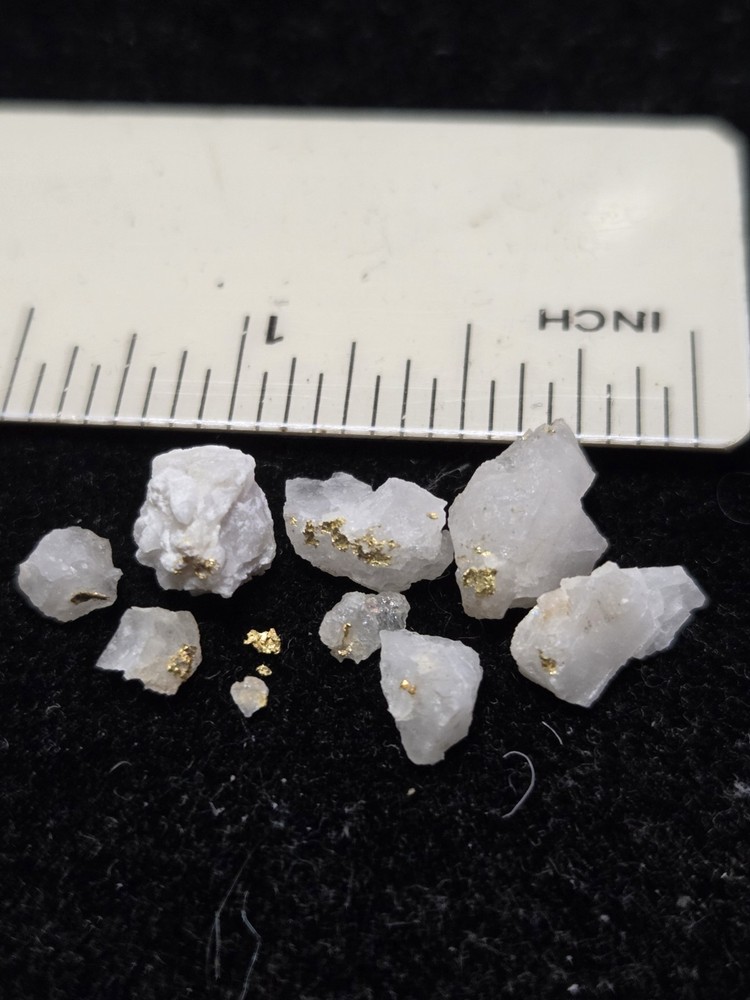 GOLD QUARTZ SPECIMEN
