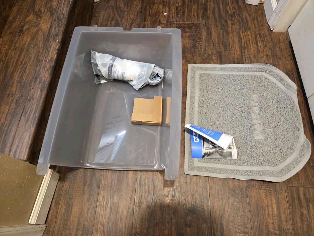 ScoopFree® Clumping Litter Box Hood and Accessory Bundle