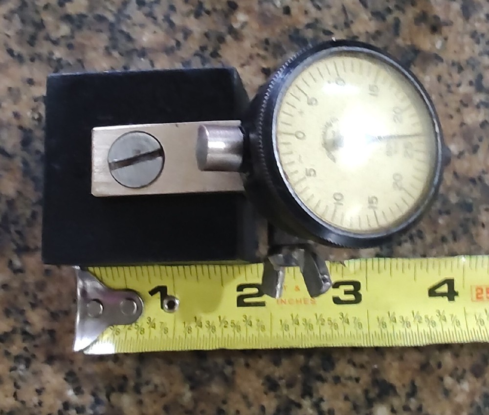 MAGNETIC BASE WITH VINTAGE INDICATOR