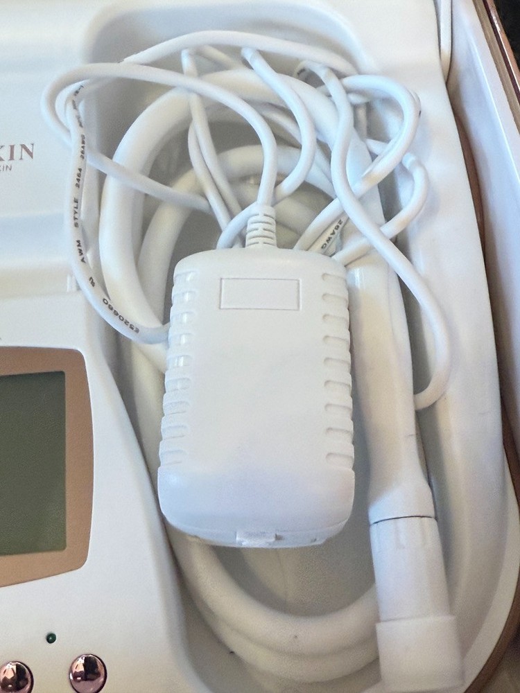 Trophy Skin MicrodermMD Microdermabrasion System White Tested Complete w/ Extras