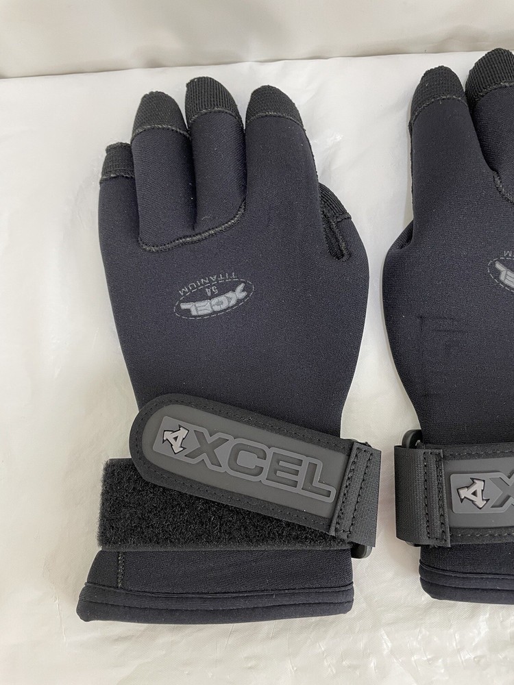 XCEL Titanium medium dive gloves