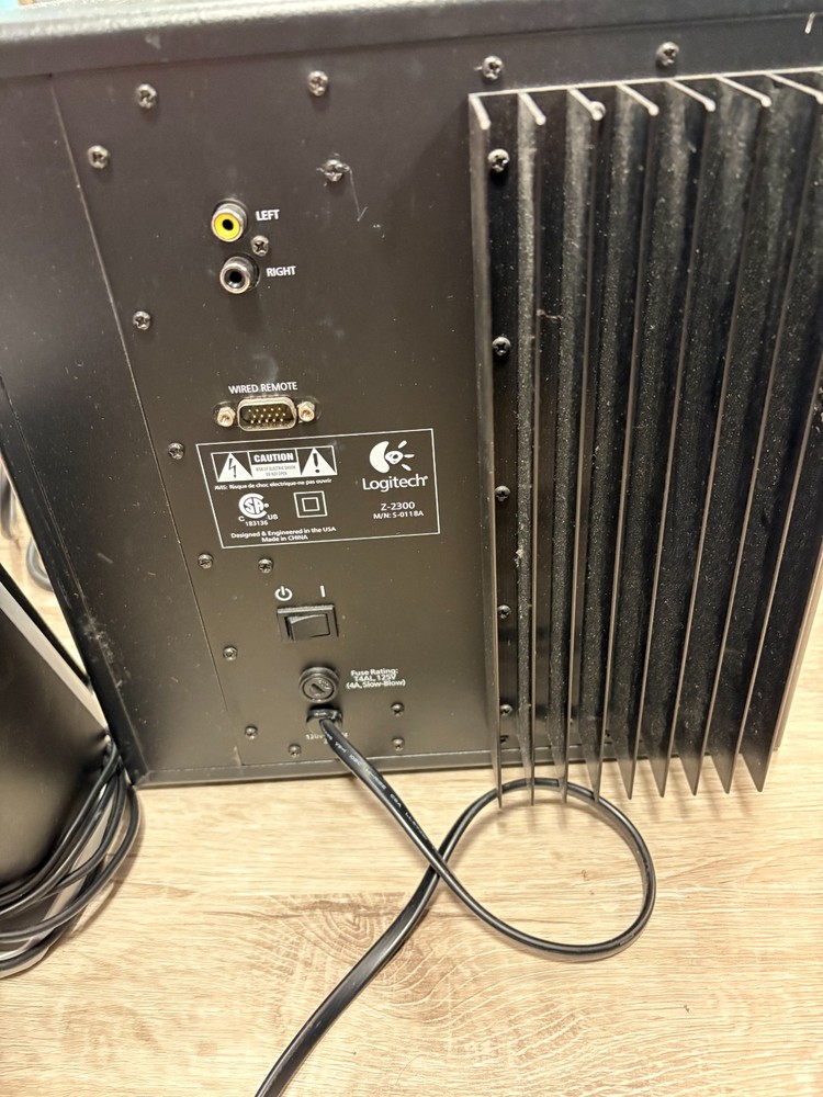 Logitech Z-2300 Computer 2.1 Speakers and Subwoofer set Complete