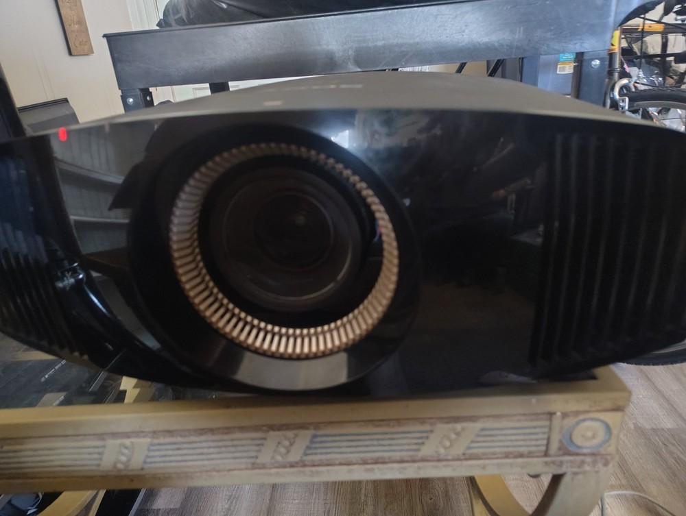 Sony VPL-VW885ES SXRD Projector