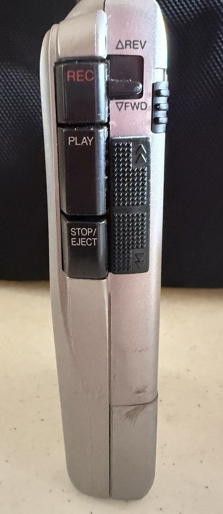 RadioShack micro 43 cassette recorder voice activated model#14-1182 tested