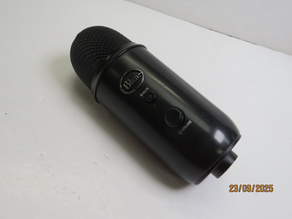 Blue Yeti Game Streaming Microphone Kit - [DX59]