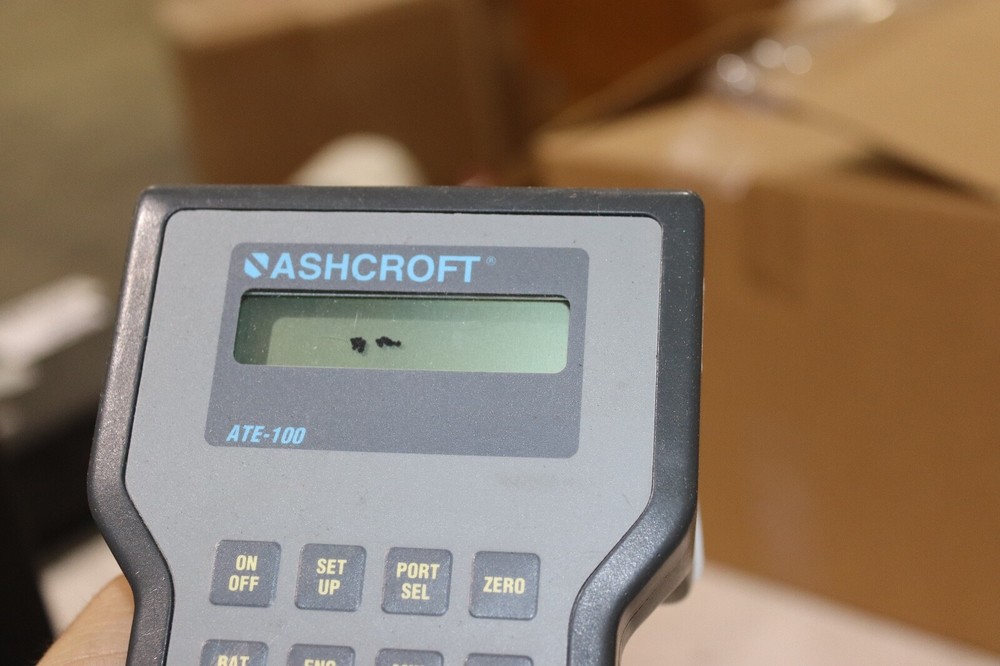 Ashcroft ATE-100 Handheld Calibrator