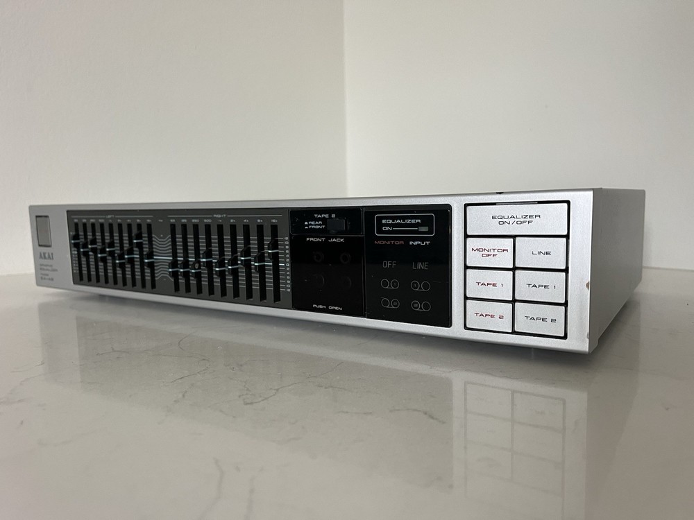 AKAI EA-A2 Stereo Graphic Equalizer 9W Silver 2CH RCA In/Out