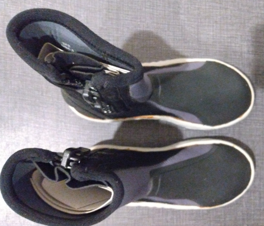 Bare 6mm Ice Boots Size 4