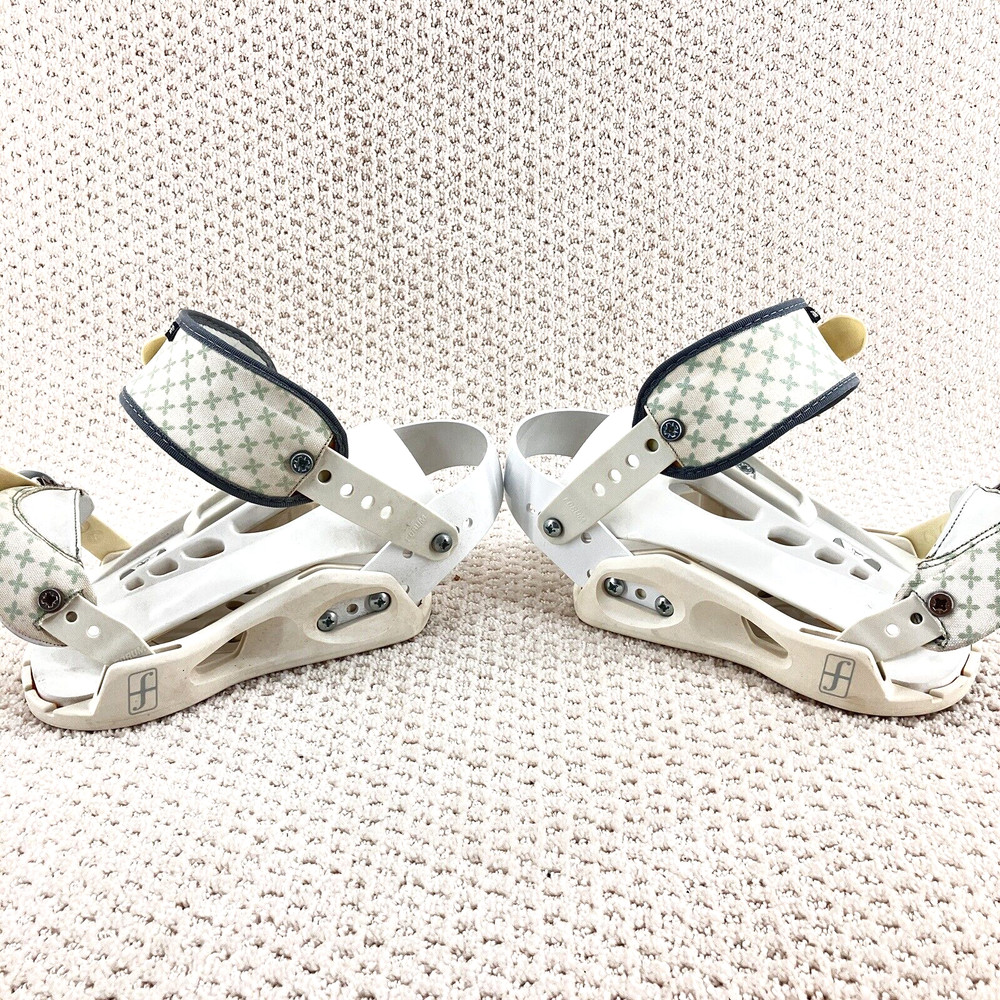 FORUM Snowboard Bindings Size S-M White Discs Hardware Screws Great Condition