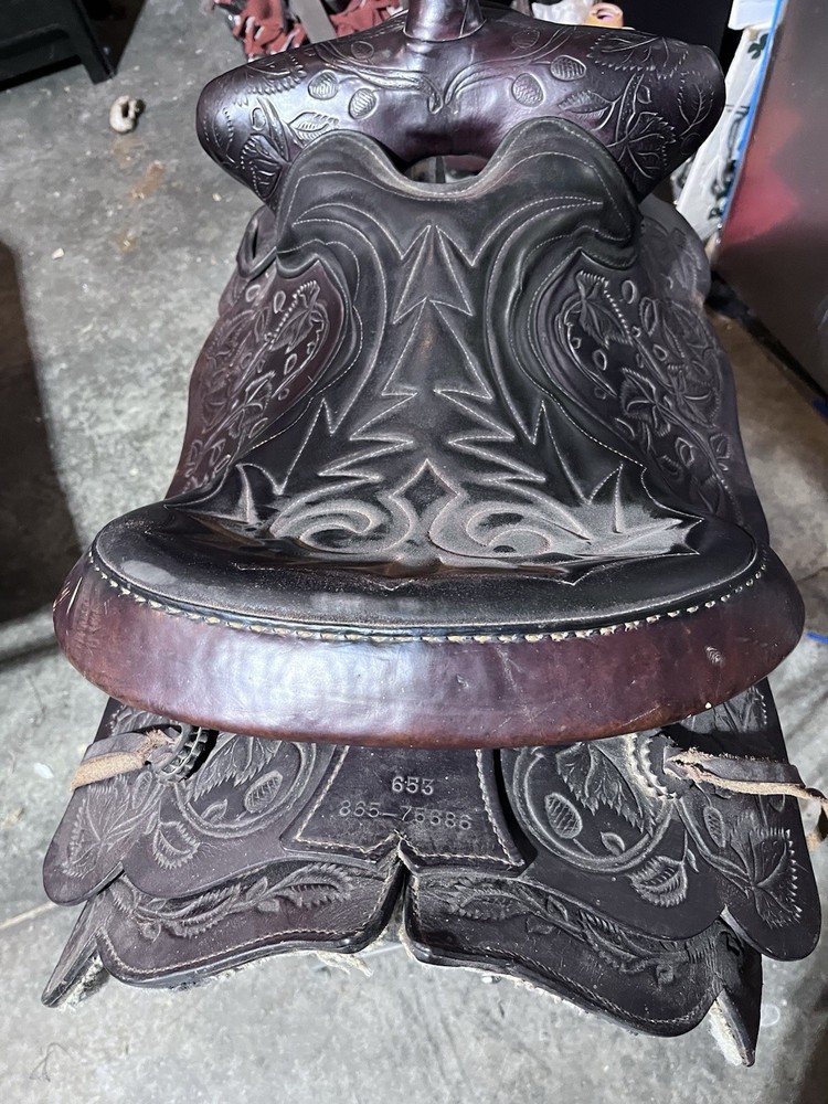Beautiful Vintage Western Saddle Hereford