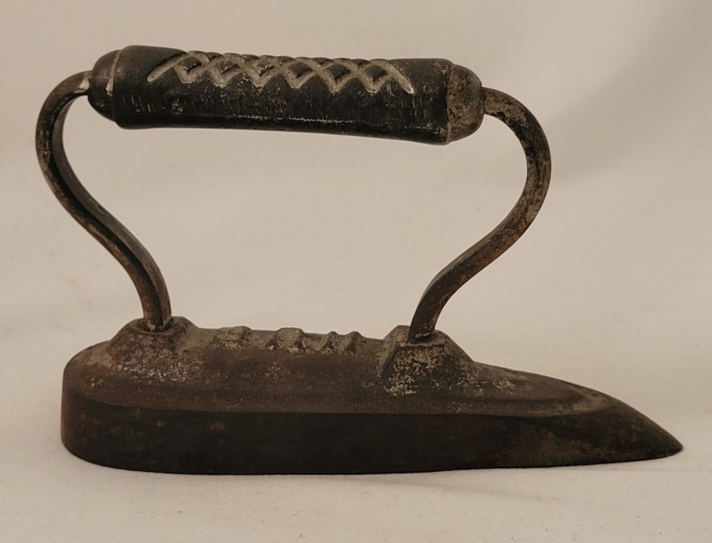 Antique Cast Iron "HUB" Clothes Flat Iron