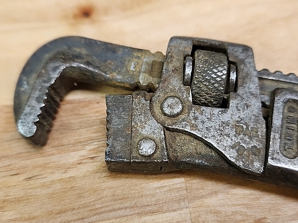 SMALL TRIMO SIZE 6 " ADJUSTABLE PIPE WRENCH - VINTAGE ORIGINAL