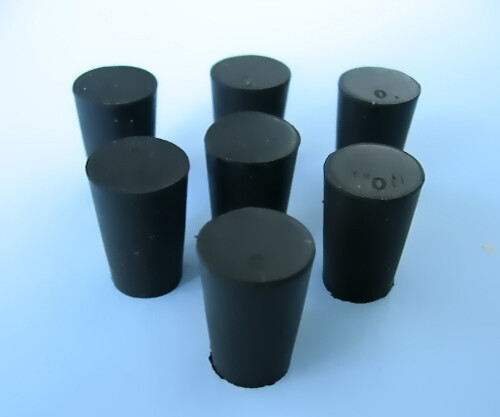SIZE 0 BLACK RUBBER STOPPERS  (COUNT 7)