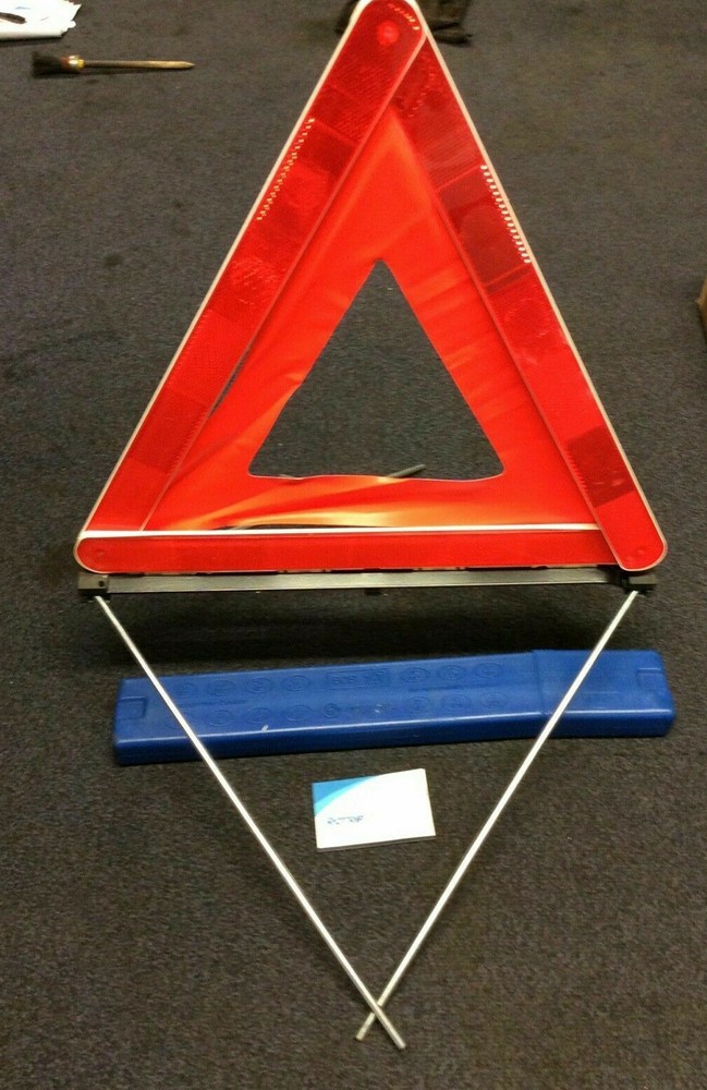 EMERGENCY WARNING TRIANGLE WITH A CASE,PLUS A HIGH VISIBILITY VEST