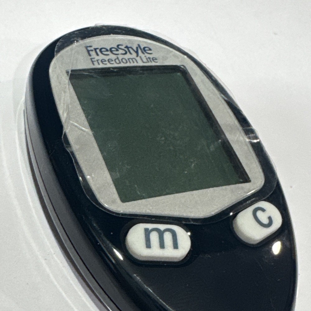 Abbott FreeStyle Freedom Lite Meter + Case + Lancing Device + 10 Lancets