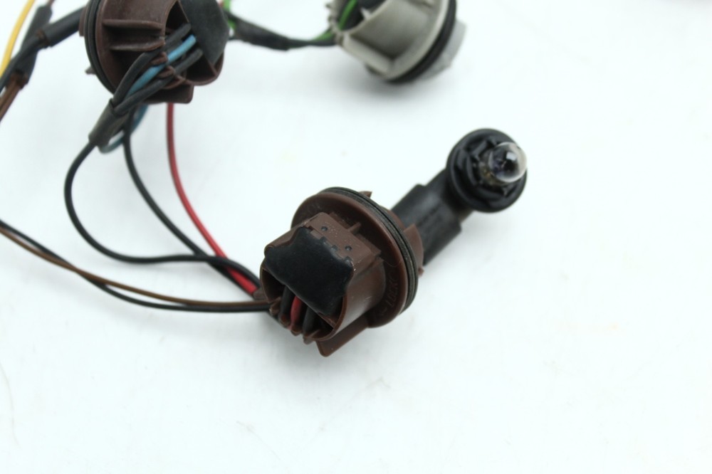2006-2009 LAND RANGE ROVER REAR TAIL LIGHT BULB SOCKET WIRE HARNESS H2404
