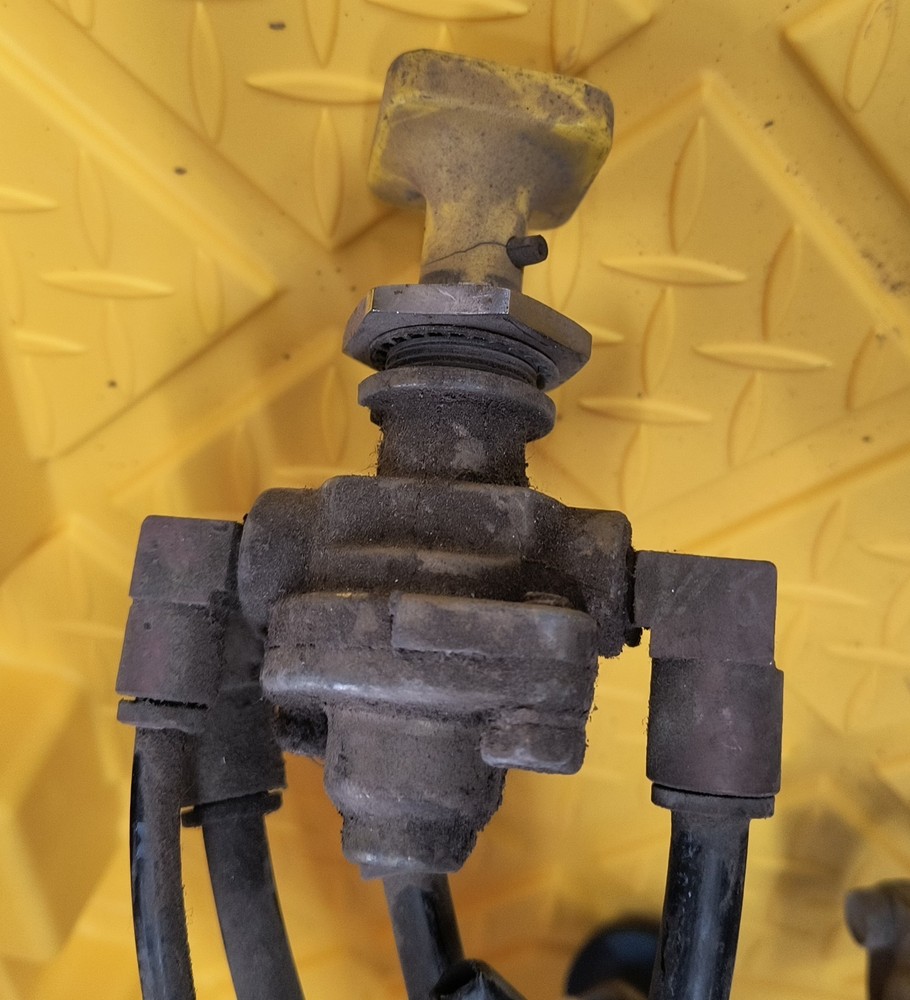 2) BENDIX PP-1 & 1) PP3 DASH MOUNT CONTROL VALVE