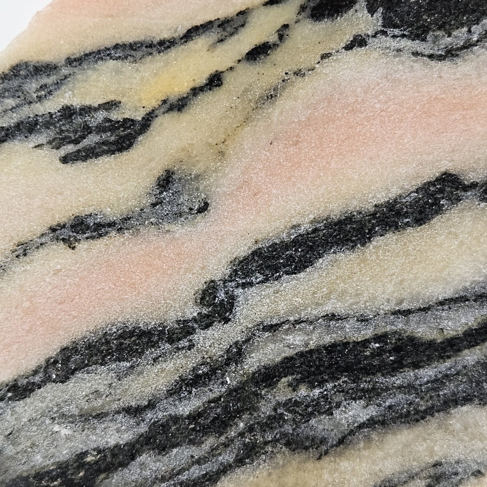 Stawberry Onyx End Cut 137 Grams