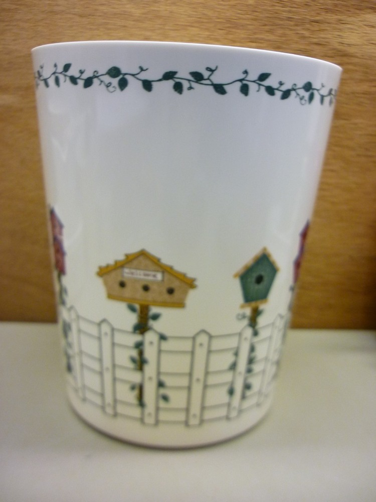 Thomson Birdhouse Plastic Waste Basket