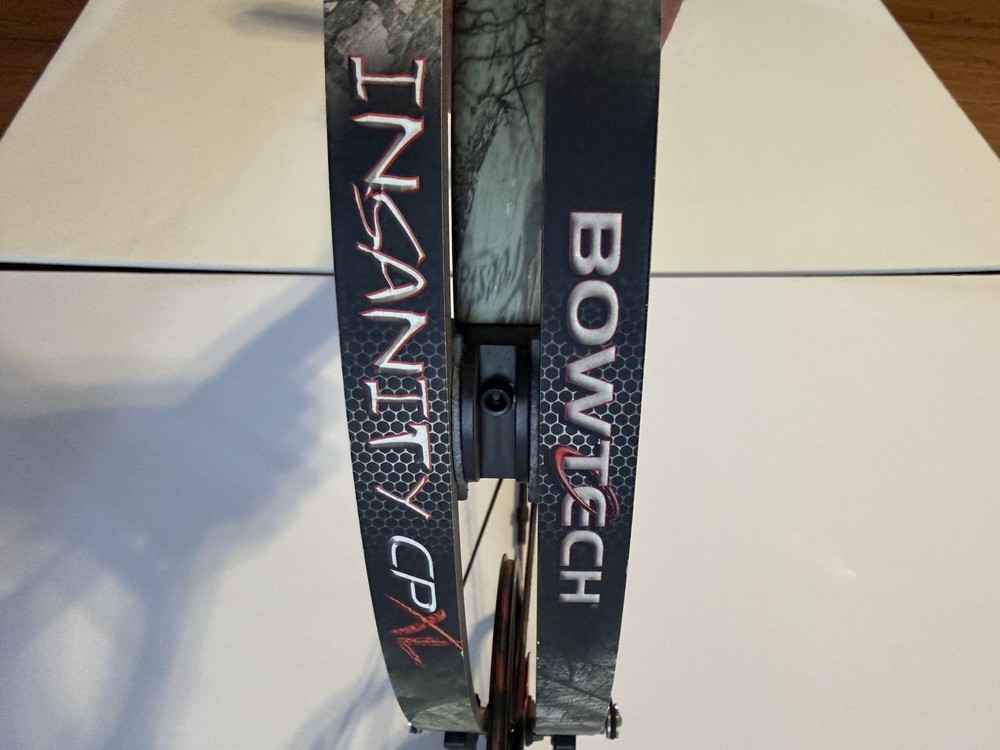 Bowtech Insanity CPXL Compound Bow Right Hand 70lb Pull 35” Basic Accessories