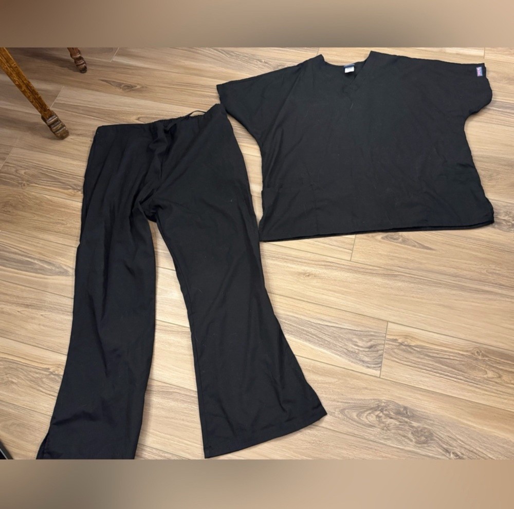 Cherokee women’s black scrub set Size 2X