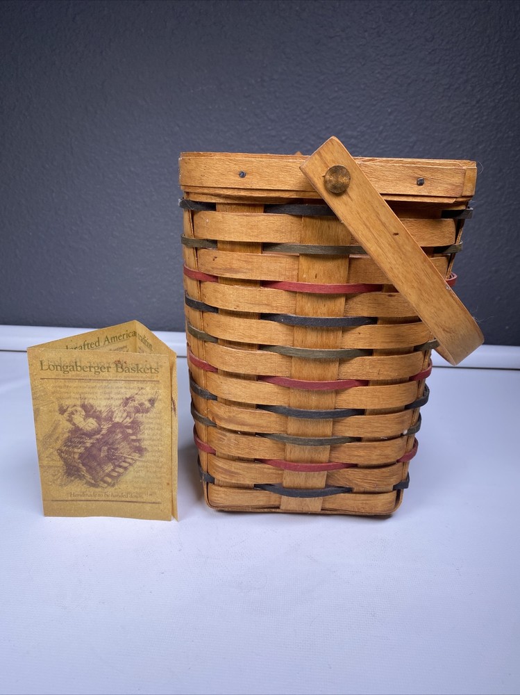 Longaberger Basket Medium 1995 color wowen Plastic Insert