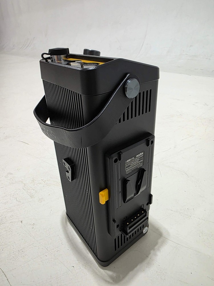 * OPEN BOX GOOD * Godox Knowled M600D Daylight LED Light