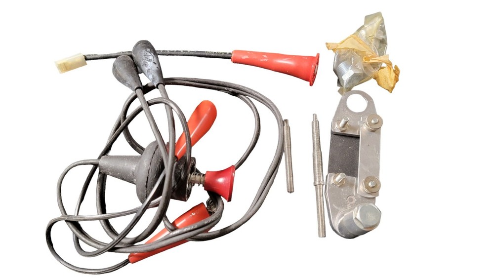 Vintage ICS DELUXE AUTO ENGINE ANALYZER w/ Timing Light, Cables, Instructions