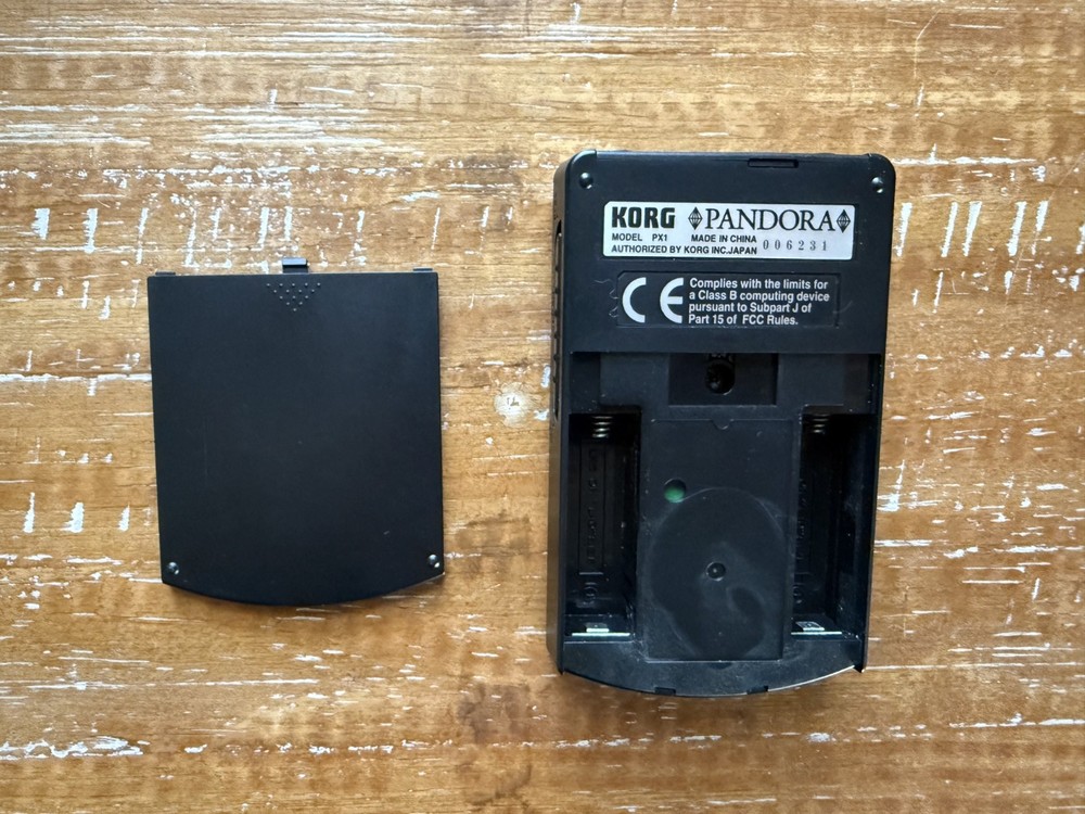 Korg ToneWorks Pandora PX1 Personal Multi Effect Processor Boxed Bundle