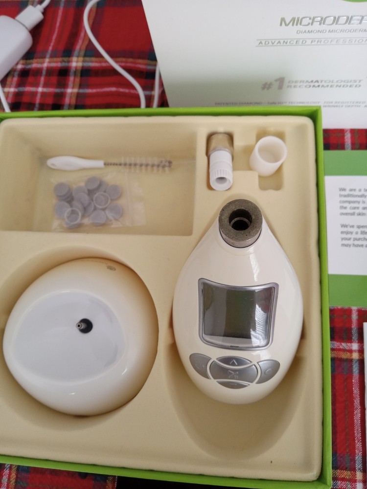 Microderm GLO Diamond Microdermabrasion Machine and Suction Tool Pre Owned