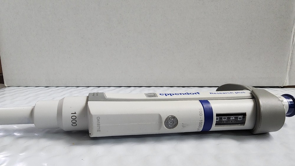 Eppendorf Research® plus Pipette, fixed volume single-channel, volume 1000 μL