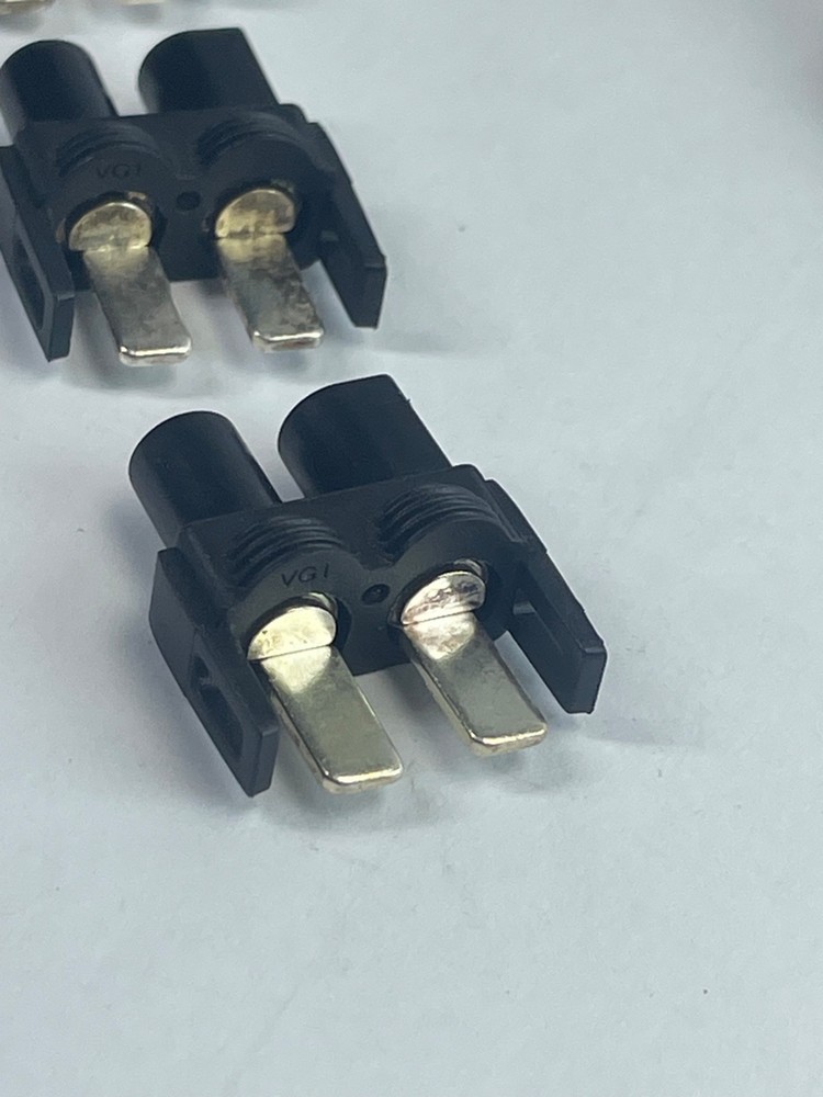 Lot 12 Venom Power Universal Plug System